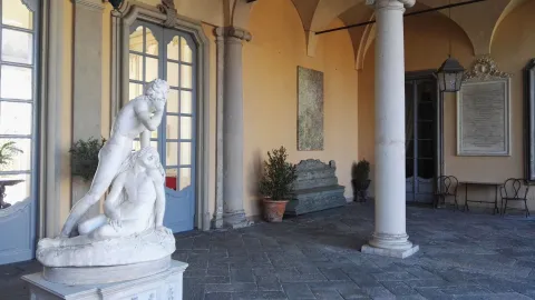 Vedute dell'installazione di Luca Vitone a Villa Belgiojoso